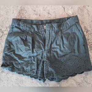 Gap - Chic Eyelet Hem Shorts